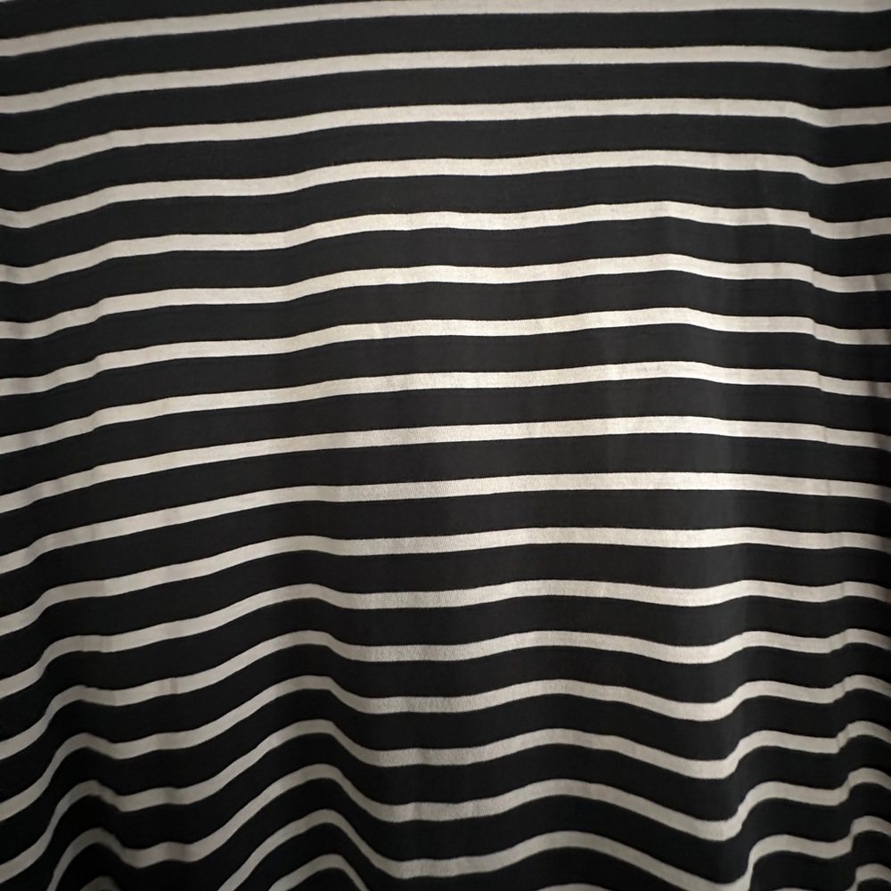 Lululemon Black and White Striped Women's Top - Picture 2 of 4